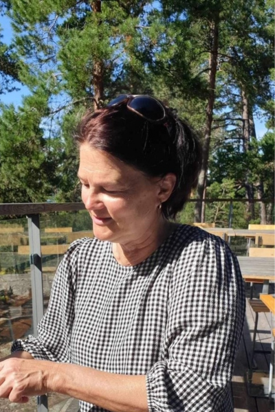 Michaela Nyman headshot looking down